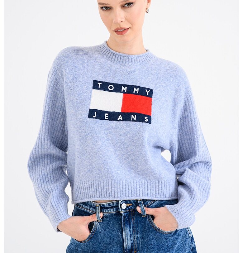 Пуловер с овално деколте и лого - Лавандула Tommy Jeans