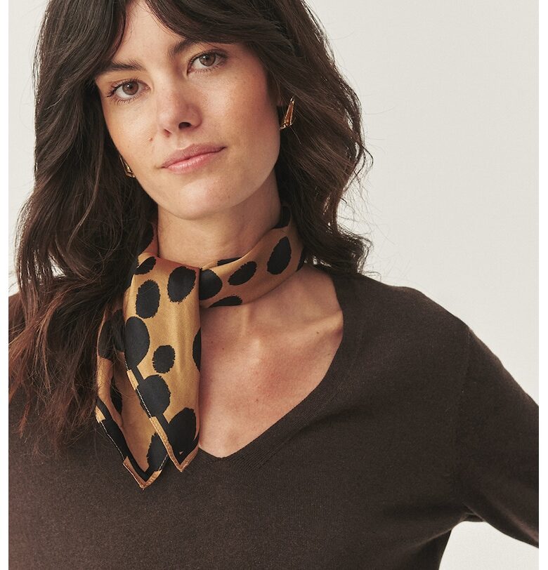 Пуловер с шпиц - Тъмнокафяв Tatuum