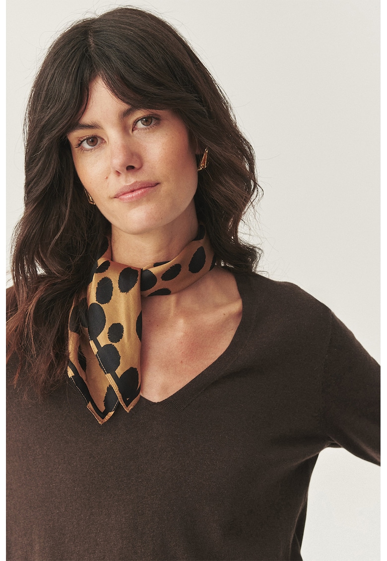 Пуловер с шпиц - Тъмнокафяв Tatuum