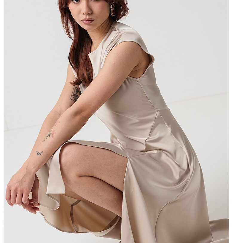 Разкроена рокля с къси ръкави - Бежов MaxCo