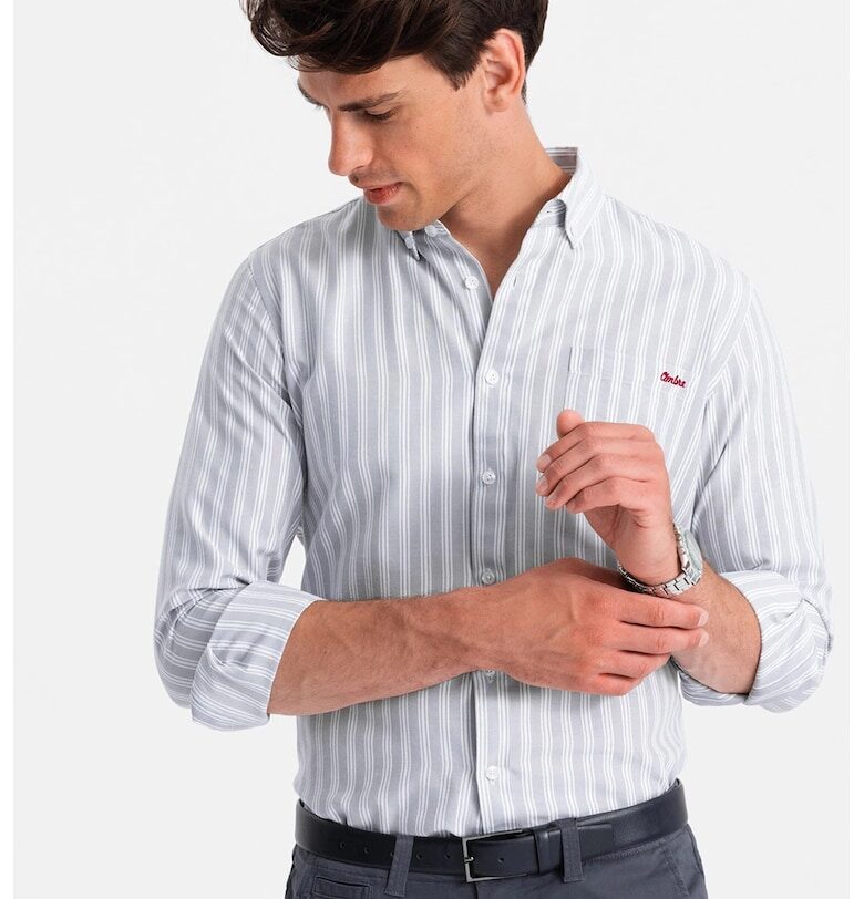 Раирана риза с яка с копчета - Бял/Светло сив OMBRE