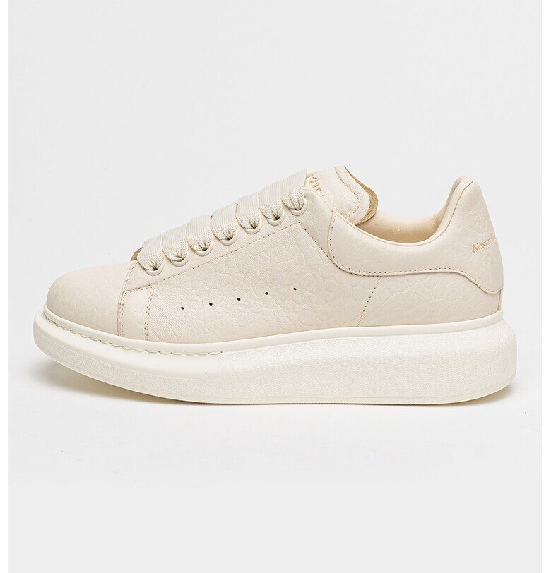 Релефни тренировъчни обувки от кожа с лого - Сиво-бежов Alexander McQueen