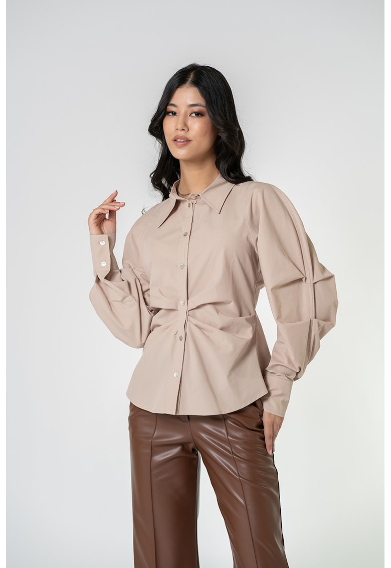 Риза Andrada с набрана талия - Бежов Hermosa