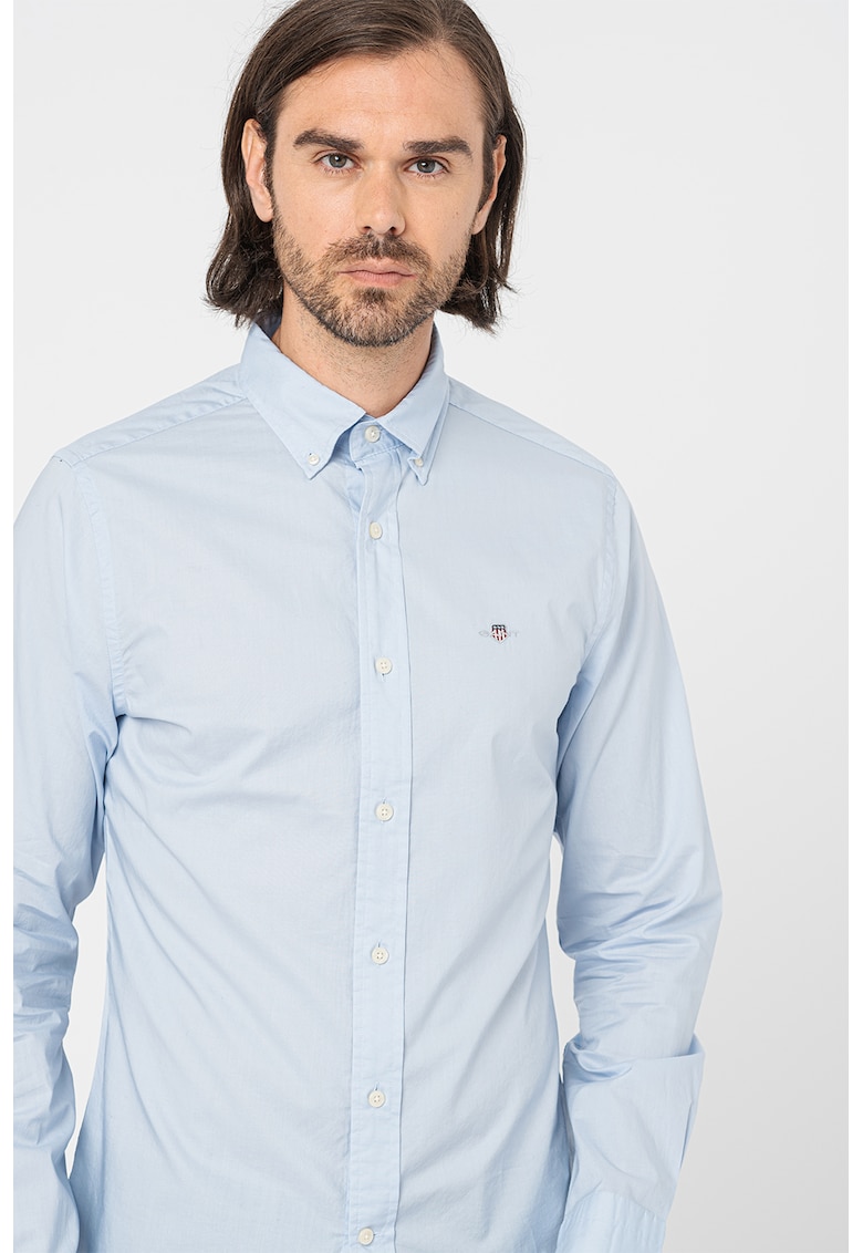 Риза по тялото с копчета на яката - Светлосин Gant