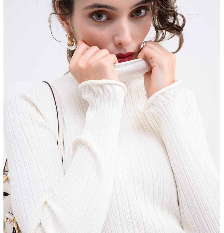 Рипсен слим пуловер с висока яка - Бял Marella