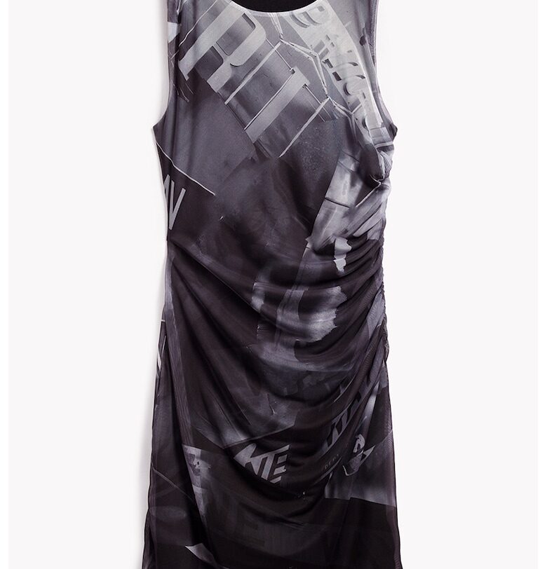 Рокля с принт и мрежест слой - Бял/Антрацитно сиво DESIGUAL