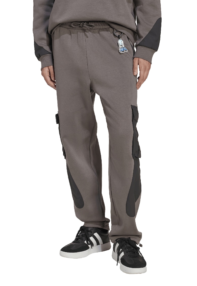 Свободен карго панталон с връзки - Сиво-кафяв adidas Sportswear