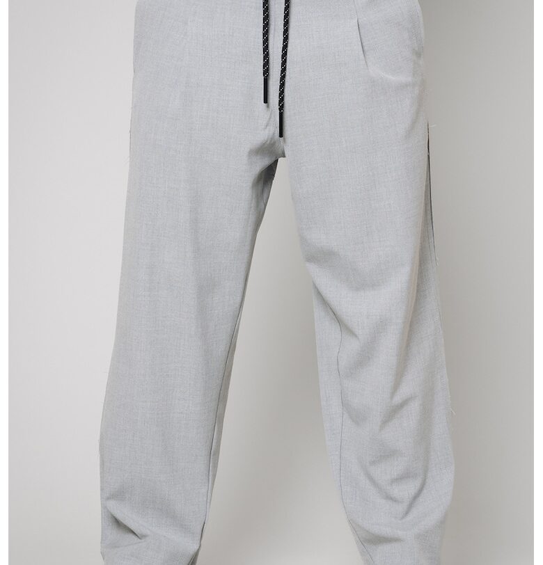 Свободен панталон с връзка uFIT