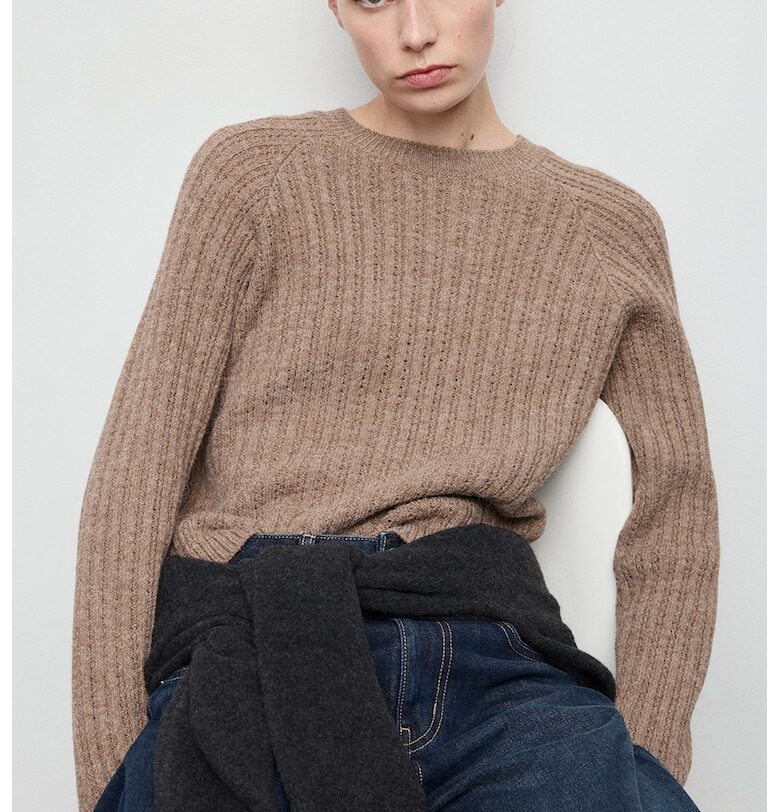 Свободен пуловер - Бял/Кафяв Mango