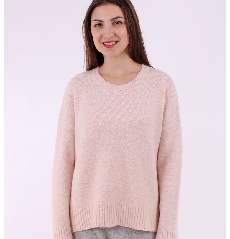 Свободен пуловер с овално деколте - Бледо розово AMAYA ROS