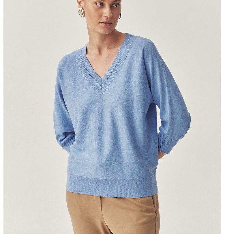 Свободен шпиц пуловер със среднодълги ръкави - Лавандула Tatuum