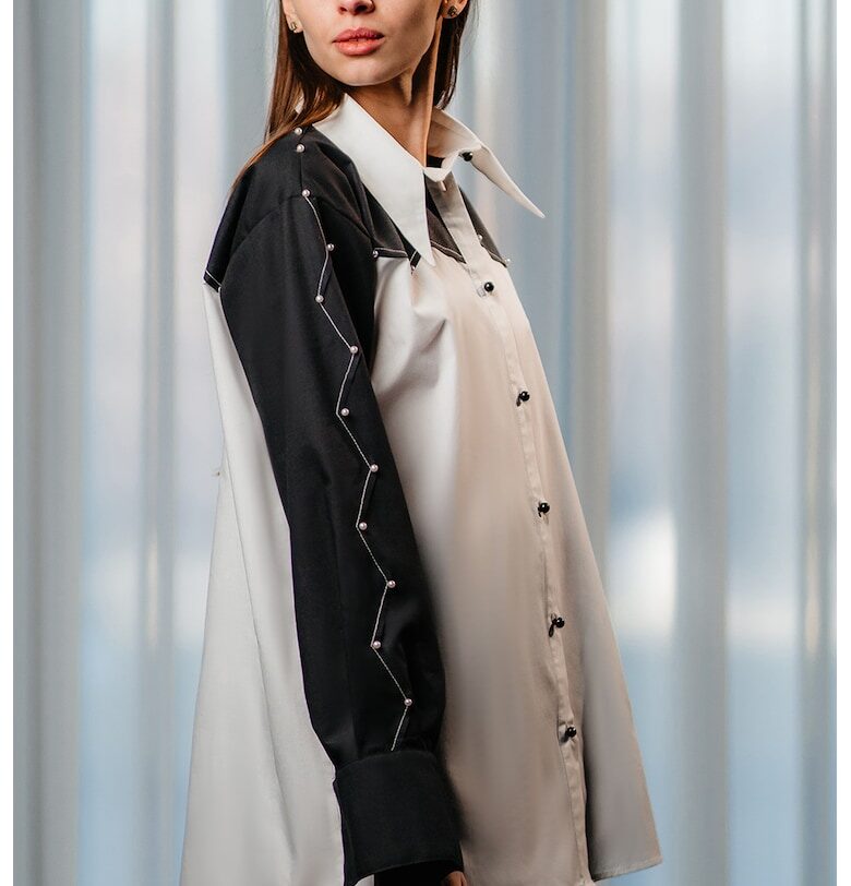 Свободна риза с контрастни ръкави - Бял/Черен UVIA