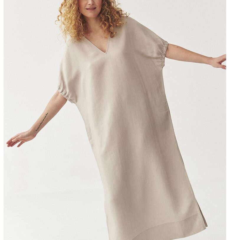 Свободна рокля Faro с лен - Светло кафяво Tatuum