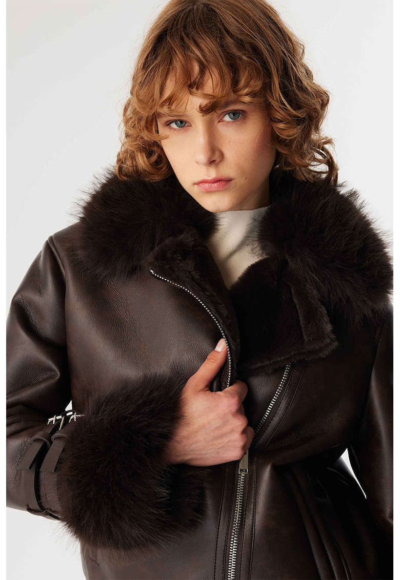 Свободно палто от еко кожа с еко пух - Черен TWIST