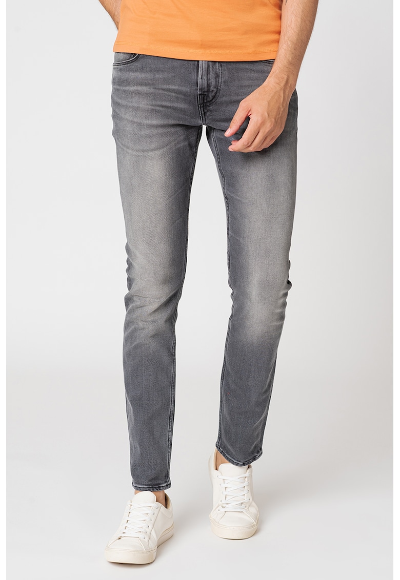 Силно прилепнали дънки Chris със захабен ефект - Tъмносив GUESS