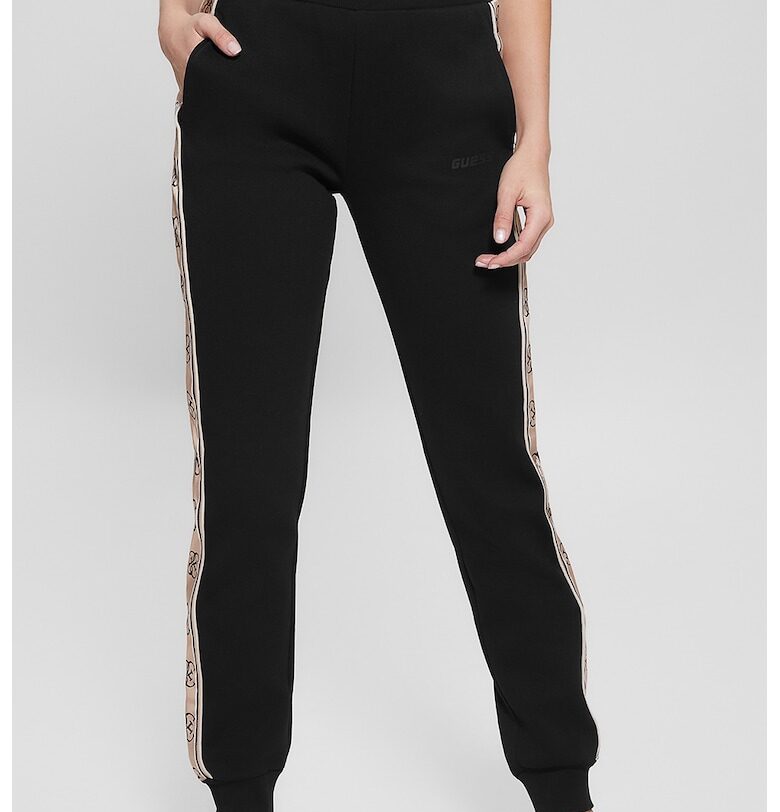 Скосен спортен панталон с лого - Черен GUESS