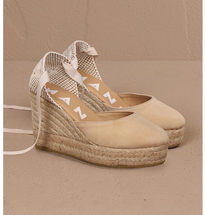 Скосени кожени сандали с каишка около глезена - Светло бежово Manebi