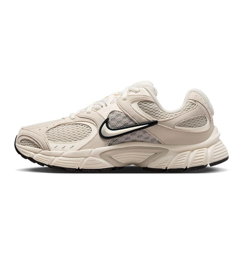 Скосени спортни обувки V5 RNR с мрежеста материя - Бежов Nike