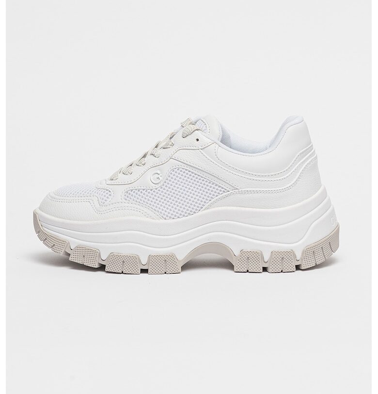 Скосени спортни обувки от еко кожа и текстил - Бял GUESS