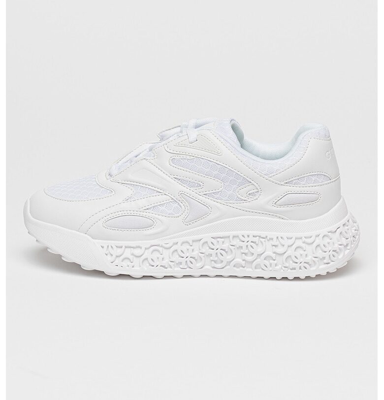 Скосени спортни обувки с мрежести зони - Бял GUESS