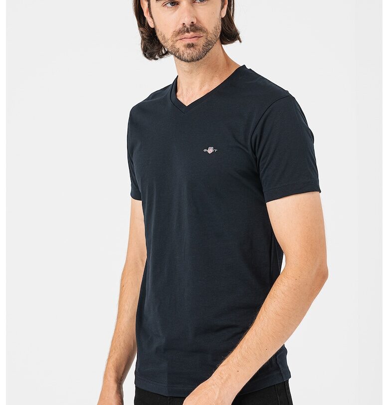 Слим тениска Shield с шпиц - Черен Gant