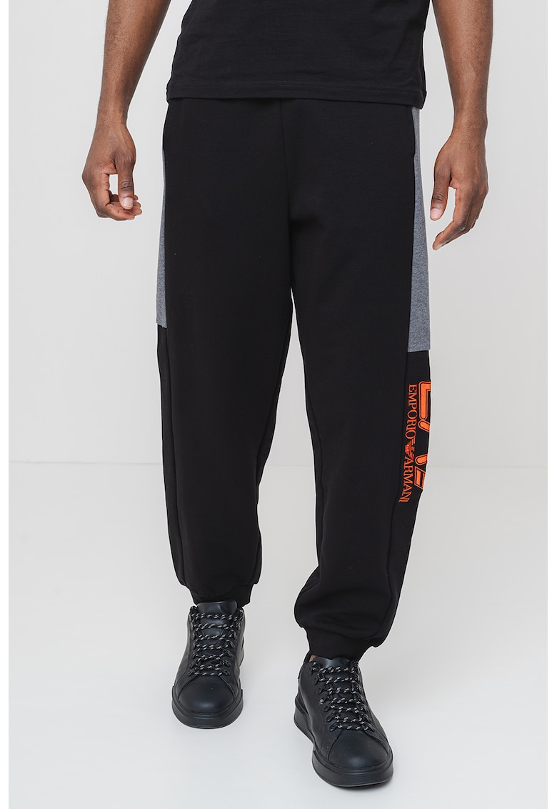 Спортен панталон с връзка - Черен/Меланж тъмно сиво EA7