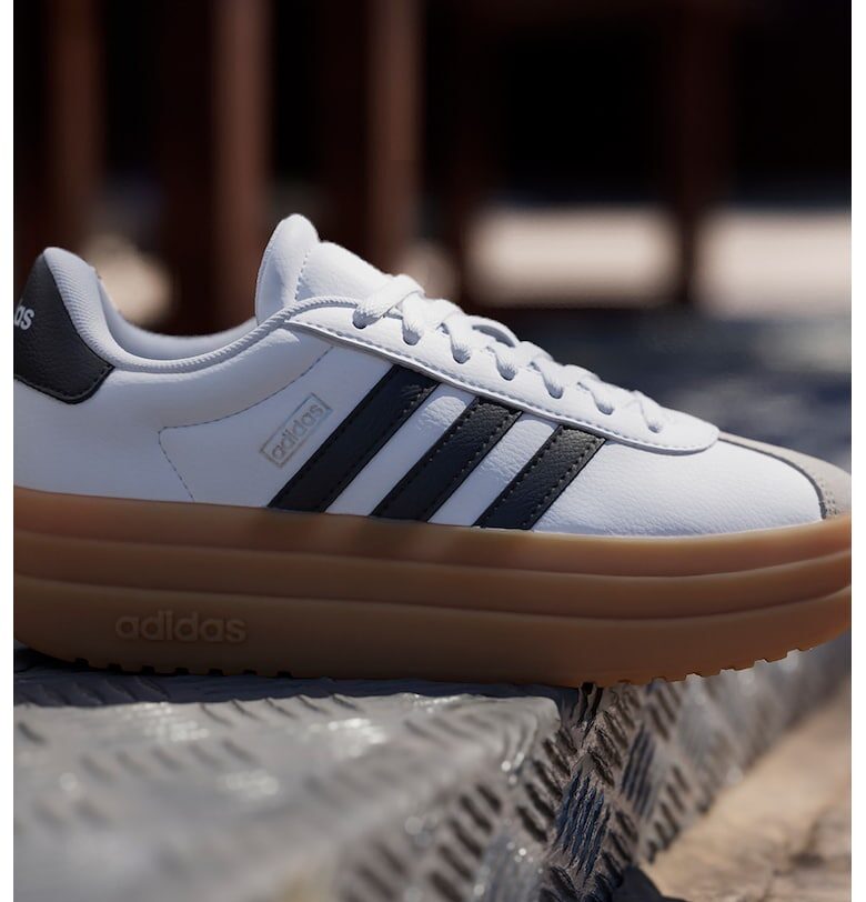 Спортни обувки VL Court Bold от еко кожа - Светло сив/Избеляло черно/Карамел adidas Sportswear