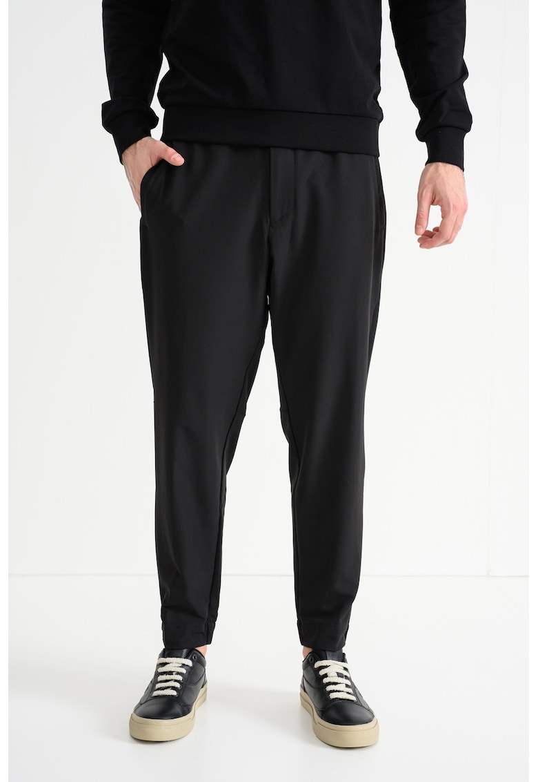 Стеснен спортен панталон Flex - Черен BOSS