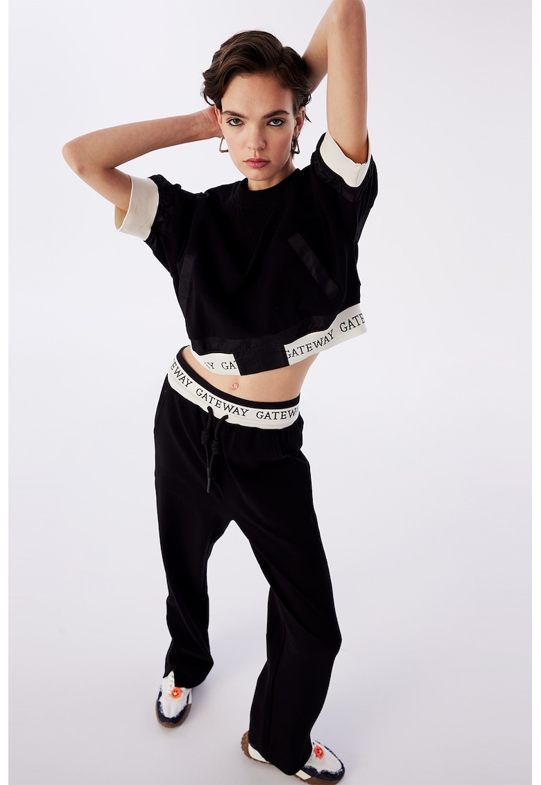 Суитшърт с надпис - Черен/Крем TWIST