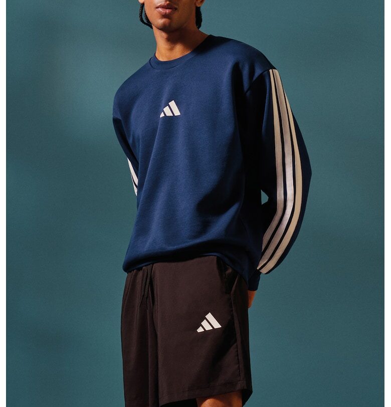 Суитшърт с памук с монограм - Бял/Тъмносин adidas Sportswear