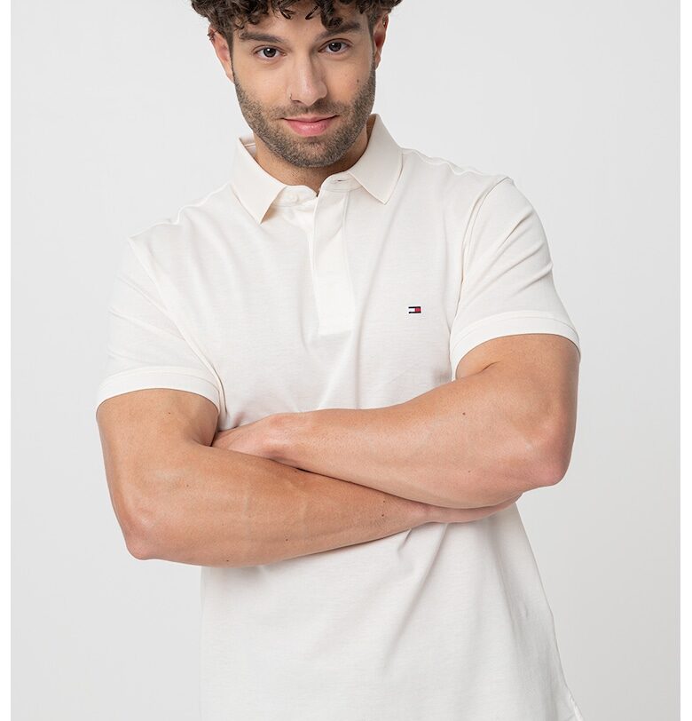 Тениска от памучно пике с яка - Слонова кост Tommy Hilfiger