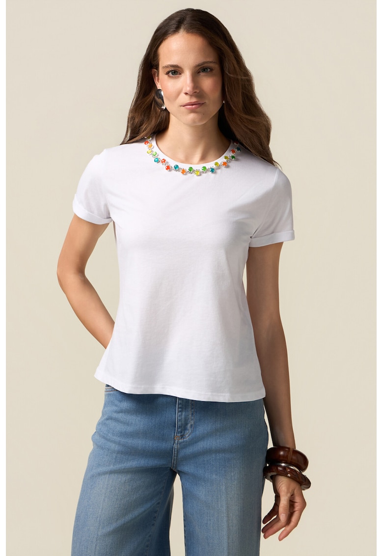 Тениска с декоративни камъни на деколтето - Бял Oltre