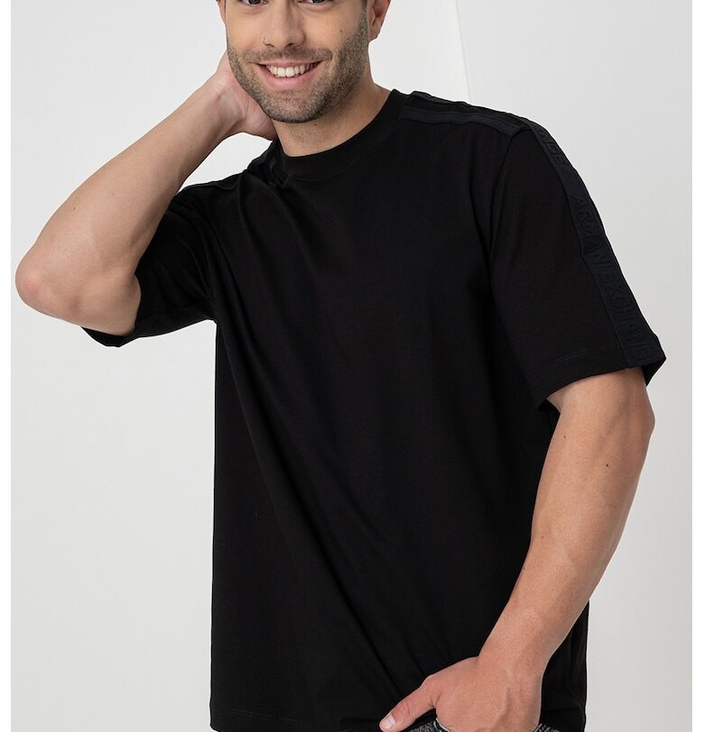 Тениска с овално деколте и лого ARMANI EXCHANGE