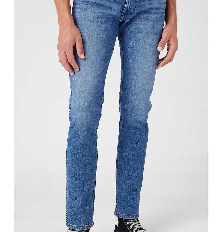 Тесни дънки  Bryson - опушено сини - леко еластични - изработени от памук и полиестер Wrangler