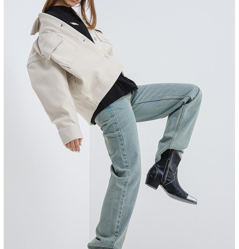 Уголемен шакет с джобове - Светло бежово Pegador