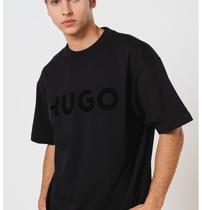 Уголемена тениска Dinkee с овално деколте - Червен/Черен HUGO