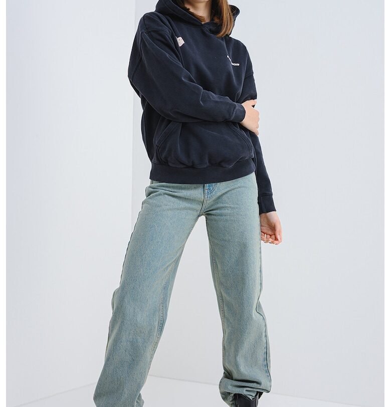 Уголемено худи с лого - Избеляло черно/Прашно розово Pegador