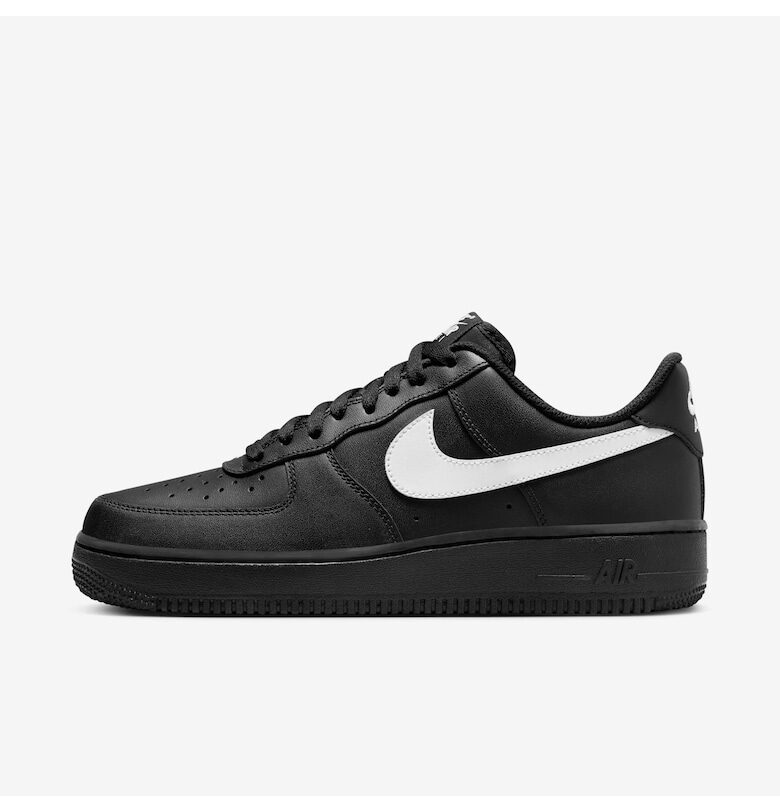Унисекс спортни обувки - модел Nike Air Force 1 Low 07 Black White (2023) - черен - Черен Nike