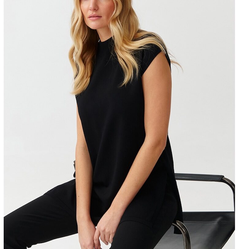 Фино плетен пуловер с къси ръкави - Черен Tatuum