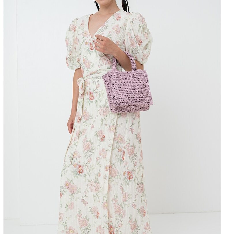 Флорална дълга рокля с връзка и бухнали ръкави - Бледозелен/Прашно розово Gina Tricot