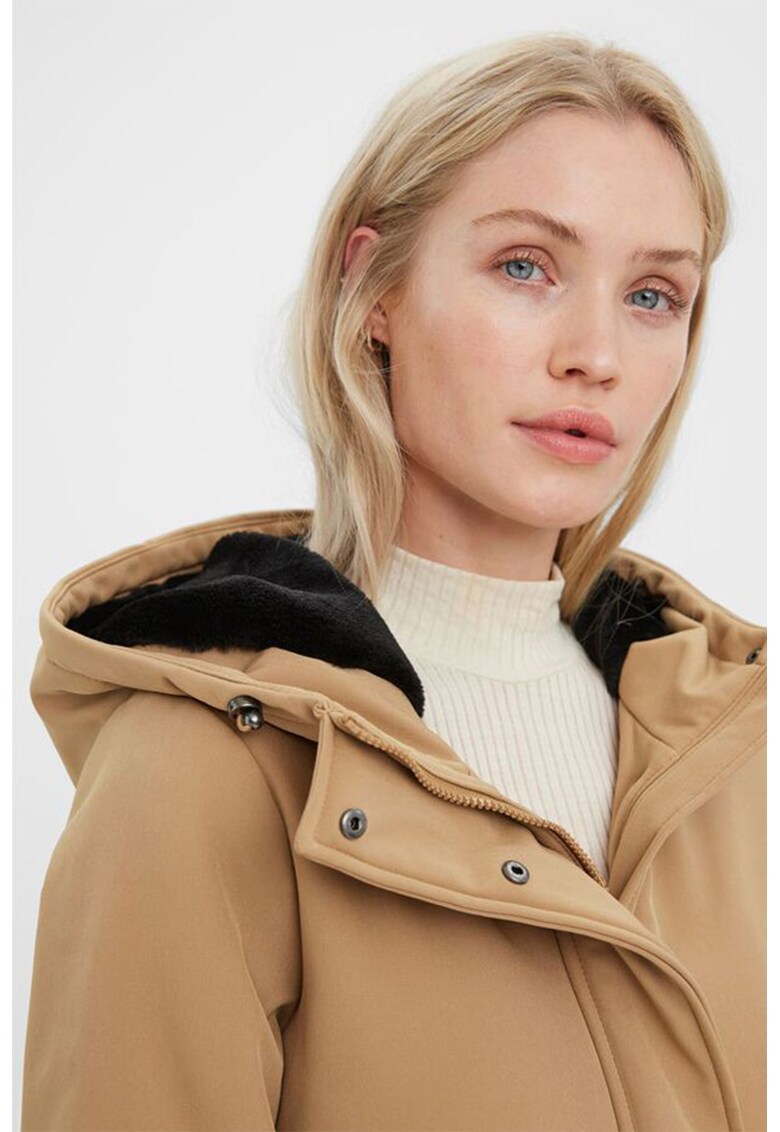 Яке с качулка и джобове с цип - Светлокафяв Vero Moda
