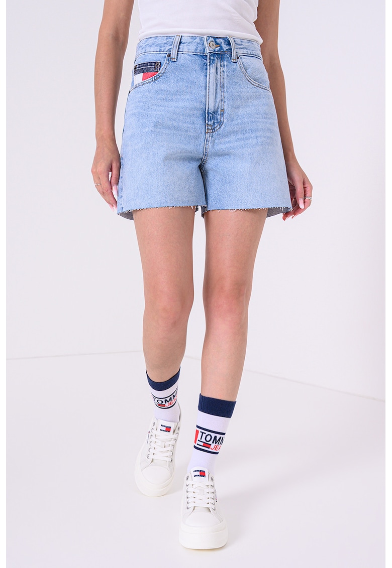 Къси дънки Mom - Светлосин Tommy Jeans на най-добра цена